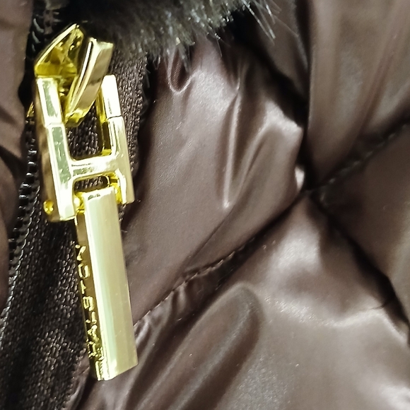 Halston Luxe Chocolate Brown Faux‑Fur Trim Quilted Puffer Coat – Small – NWT - Picture 4 of 11